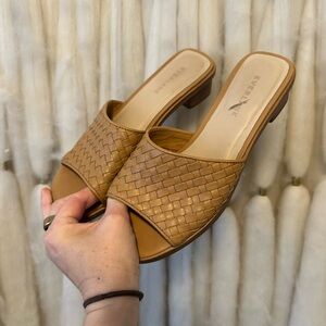 Everlane Heeled Slide, Tan Woven, Sz US 6.5